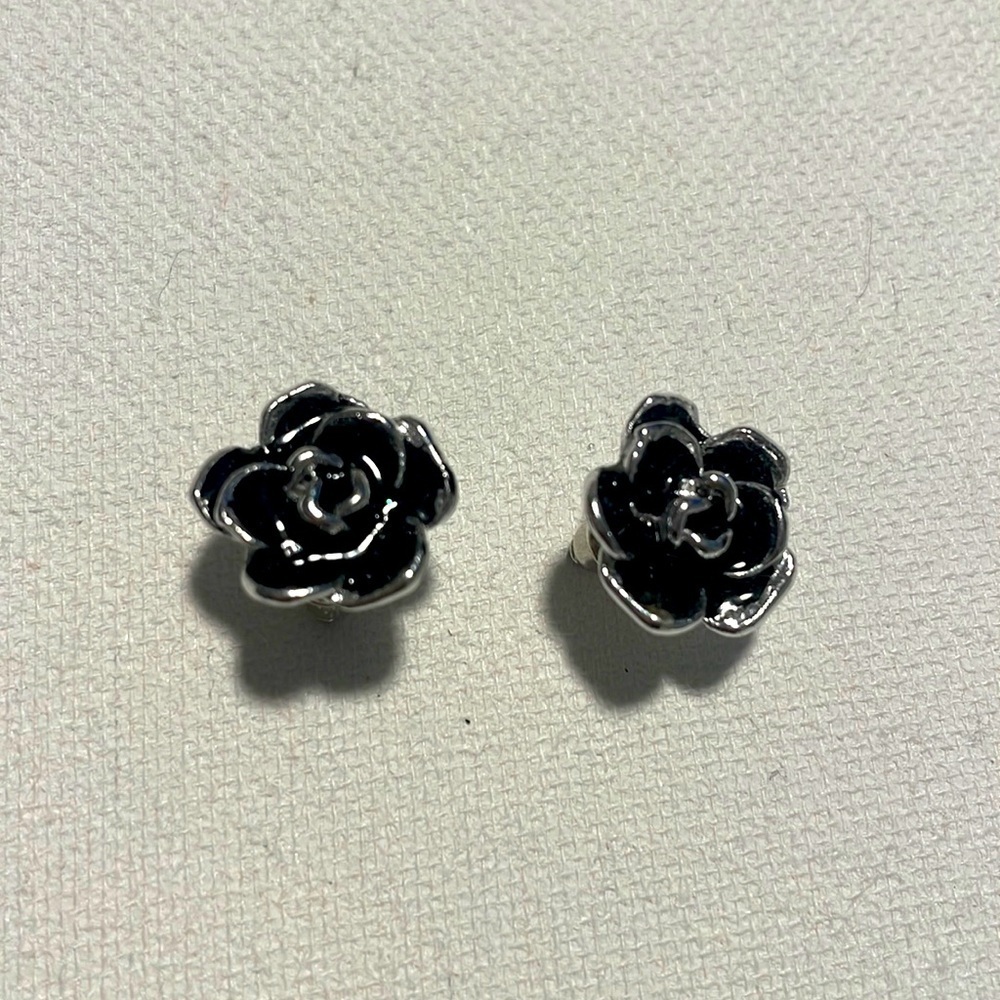 Floral earrings black silvertone jewelry stud earrings size medium